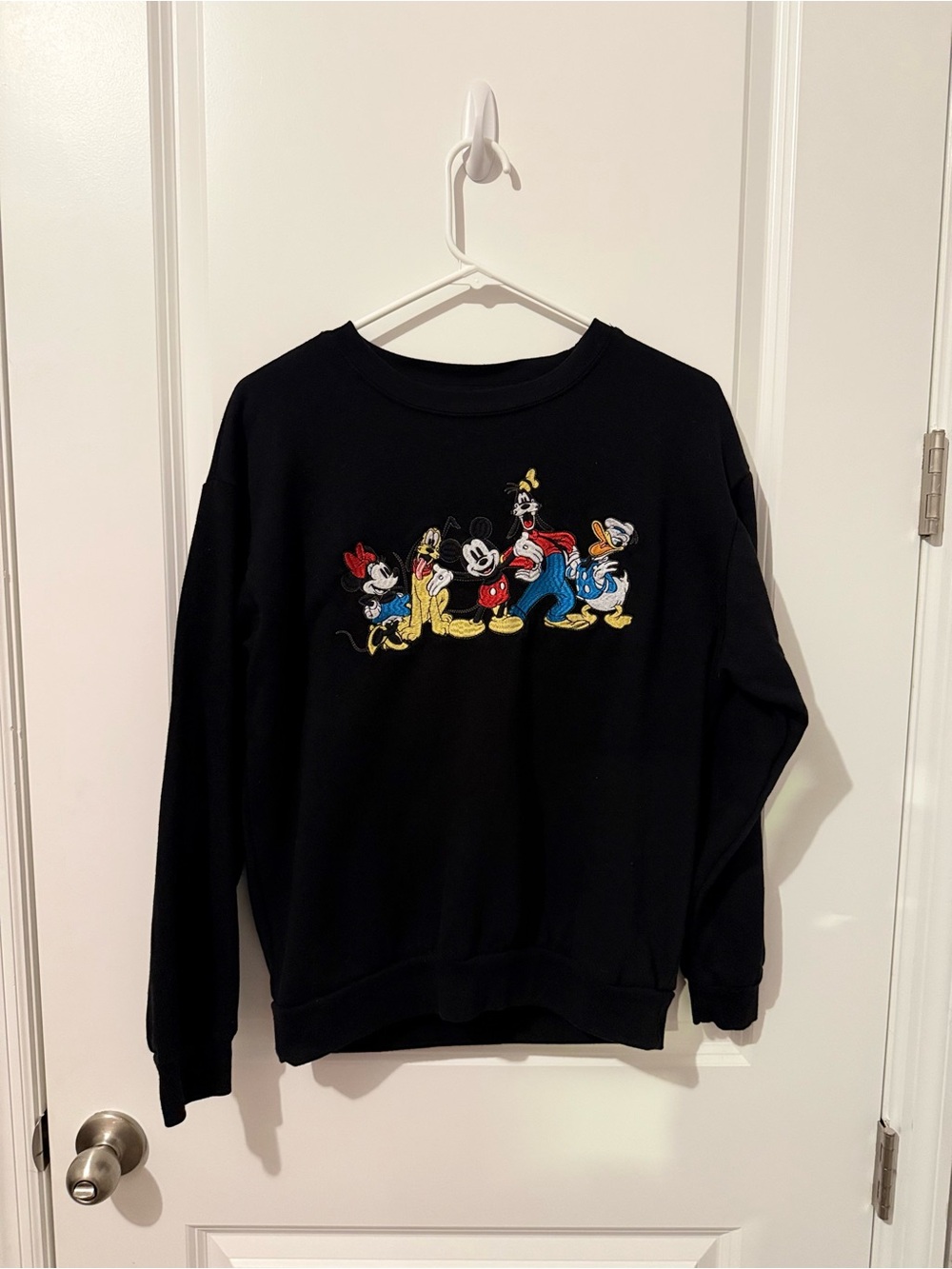 Disney Mickey & Friends Embroidered Black Crewneck Sweatshirt M